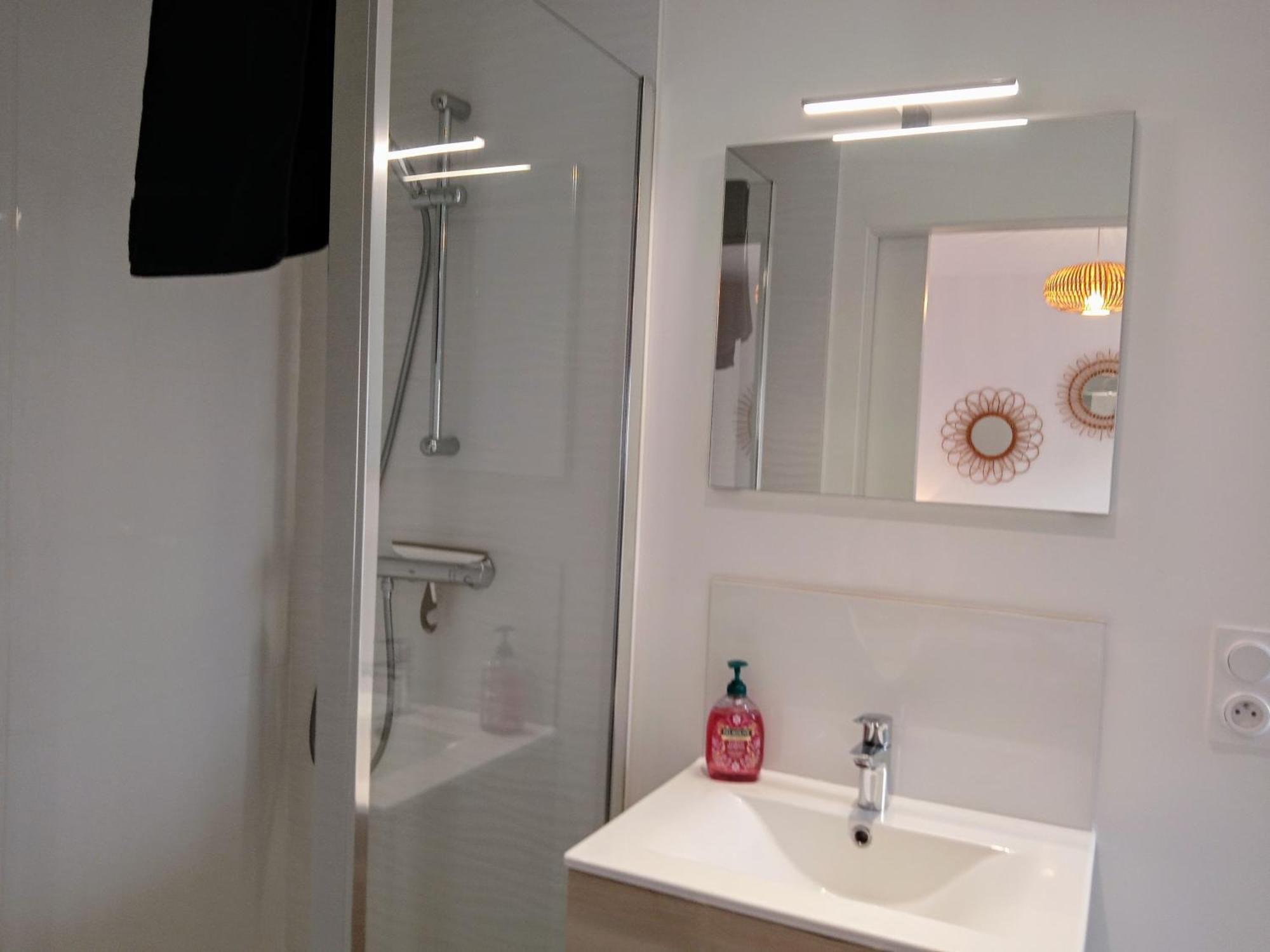 Les Studios De La Gare Linge Cafe The Inclus Wifi Vannes Bagian luar foto