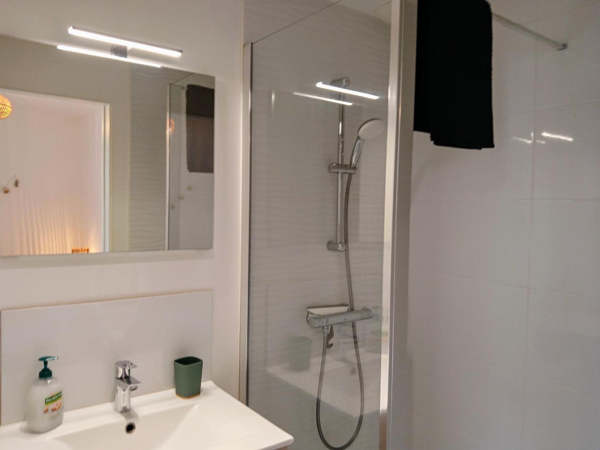 Les Studios De La Gare Linge Cafe The Inclus Wifi Vannes Bagian luar foto